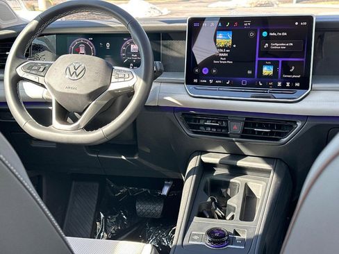 New 2025 Volkswagen Tiguan SE AWD/4WD image 10