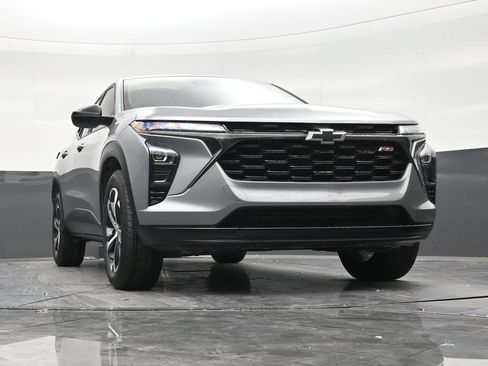 Used 2024 Chevrolet Trax RS w/ Sunroof Package FWD image 26