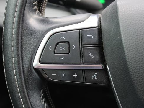 Used 2021 Toyota Highlander XLE AWD/4WD image 17