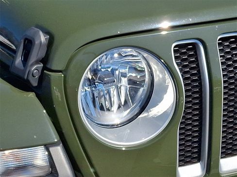 Used 2021 Jeep Wrangler Unlimited Sahara image 9