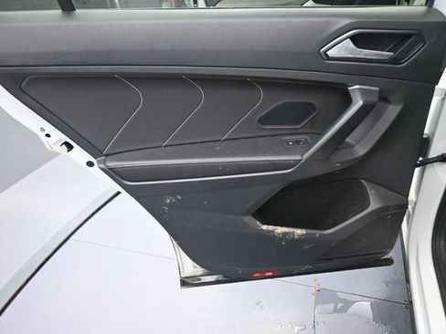 Used 2022 Volkswagen Tiguan SE w/ Panoramic Sunroof Package FWD image 19
