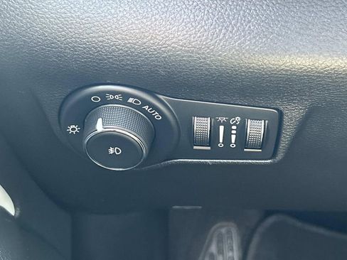 Used 2022 Jeep Compass Limited image 30