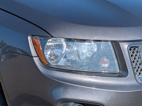 Used 2017 Jeep Compass Latitude image 16