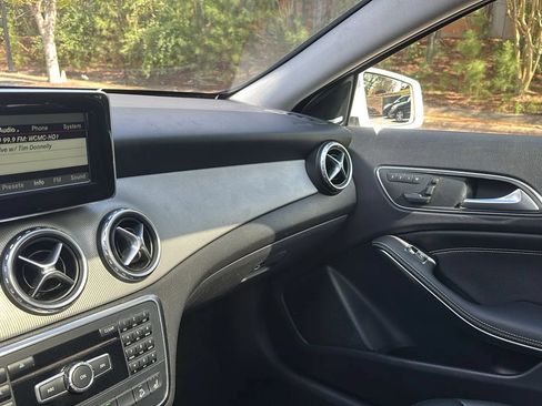 Used 2015 Mercedes-Benz GLA 250 4MATIC image 15