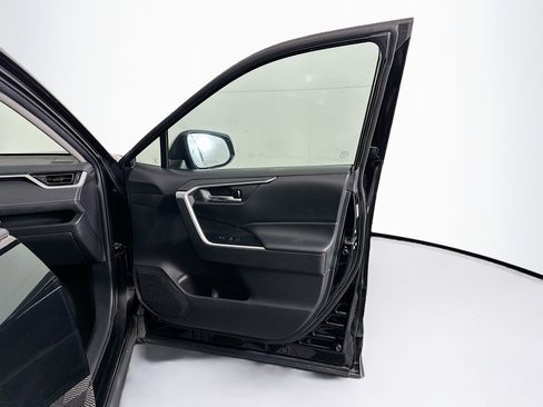 Used 2021 Toyota RAV4 XLE Premium image 32