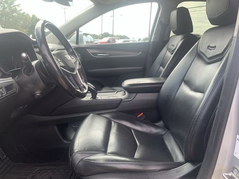 Used 2018 Cadillac XT5 Premium Luxury FWD image 16