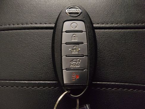 Used 2020 Nissan Rogue SV FWD image 32