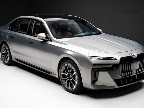 Used 2023 BMW 740i RWD image 38