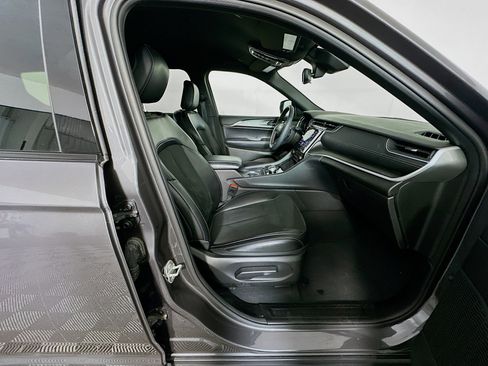 Used 2024 Jeep Grand Cherokee L Laredo image 33