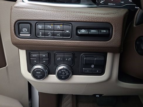 Certified 2024 GMC Yukon Denali w/ Denali Reserve Package AWD/4WD image 28