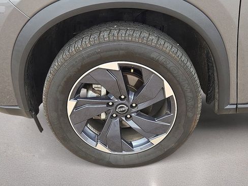 Used 2024 Nissan Rogue SV FWD image 10