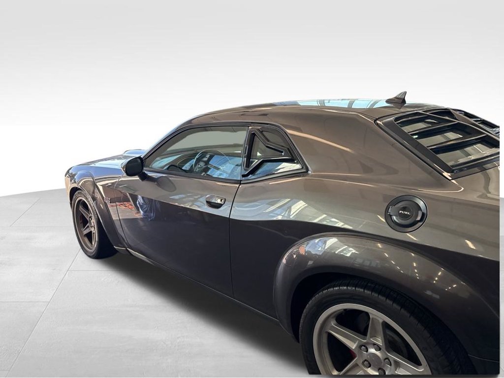Used 2015 Dodge Challenger SRT w/ Technology Group RWD image 2