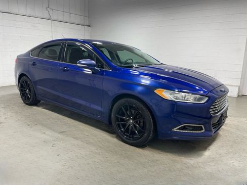Used 2016 Ford Fusion SE FWD image 3