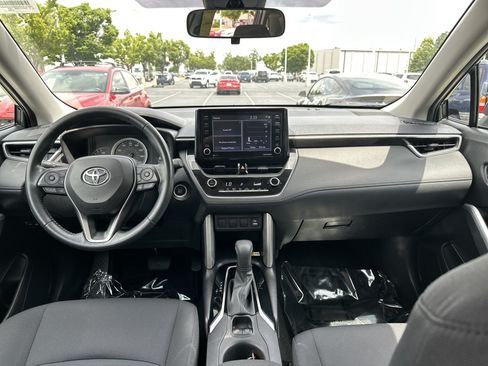Certified 2022 Toyota Corolla Cross LE AWD/4WD image 29