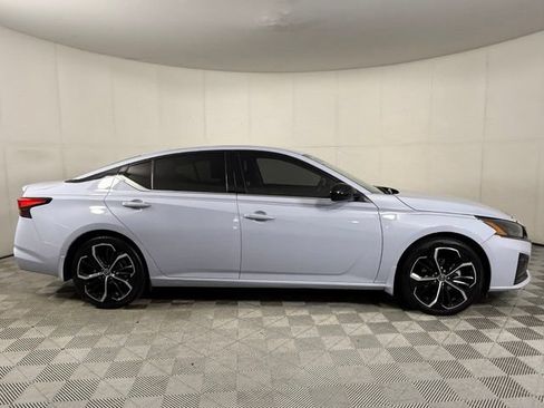 Used 2023 Nissan Altima 2.5 SR FWD image 10
