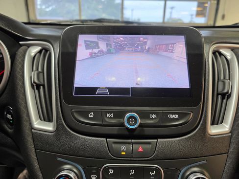 Used 2022 Chevrolet Malibu LT FWD image 31