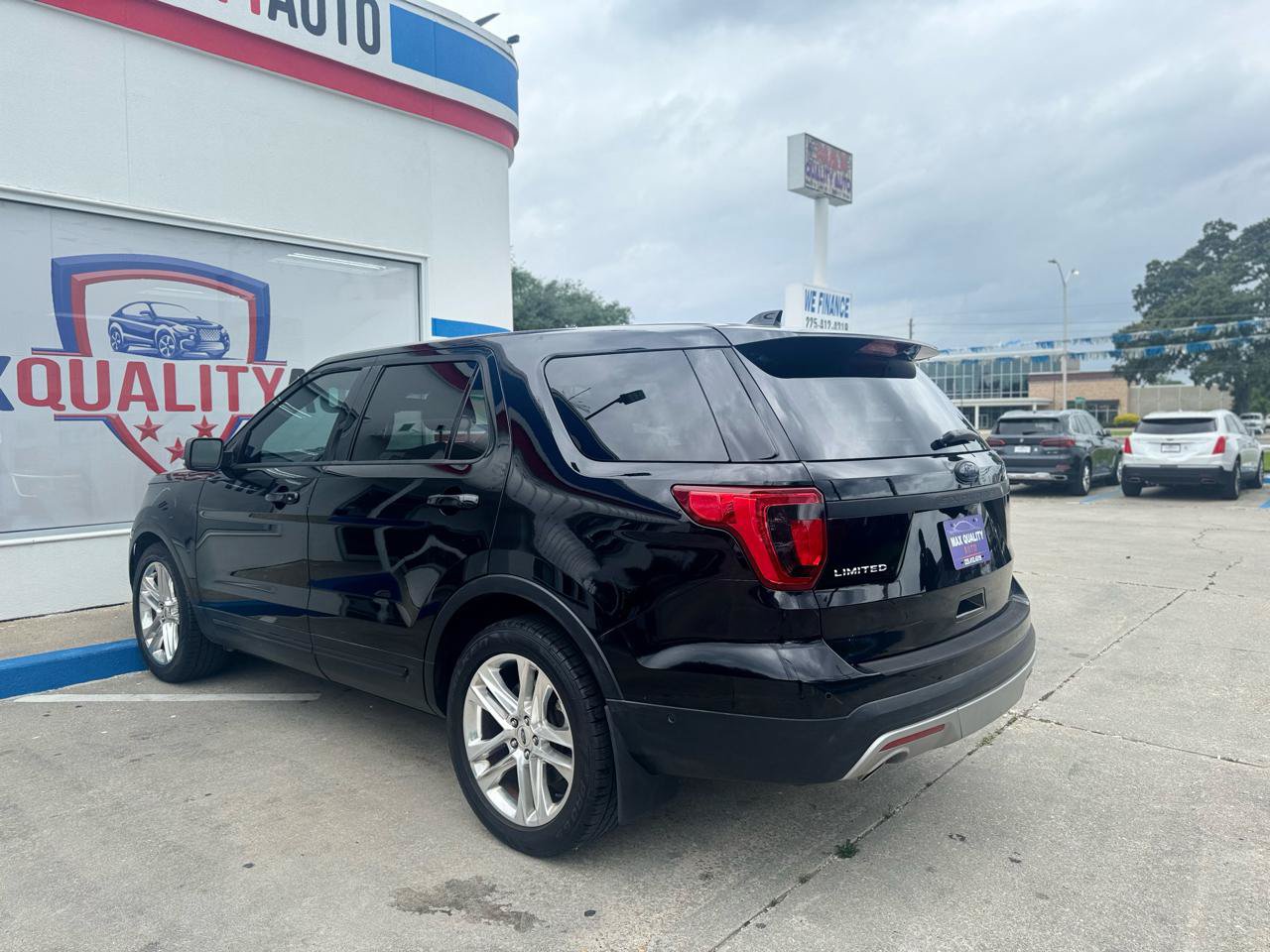 Used 2017 Ford Explorer Limited w/ Equipment Group 301A FWD image 43