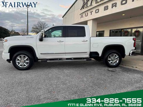 Used 2024 Chevrolet Silverado 2500 High Country w/ High Country Premium Package AWD/4WD image 9