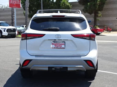 Used 2022 Toyota Highlander Platinum AWD/4WD image 13