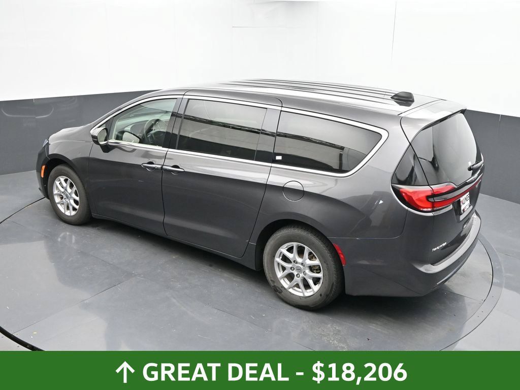Used 2023 Chrysler Pacifica Touring-L FWD image 38