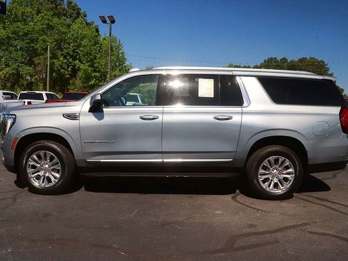 Used 2025 GMC Yukon XL Denali AWD/4WD image 4