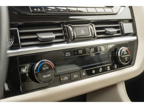 Used 2024 Nissan Pathfinder SL image 28