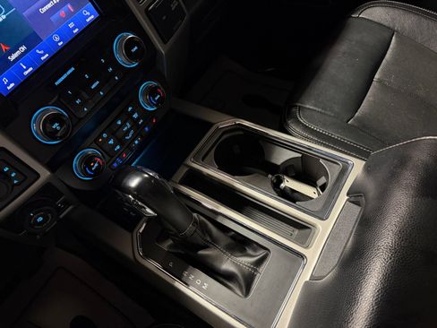 Used 2019 Ford F150 Lariat w/ Equipment Group 502A Luxury AWD/4WD image 31