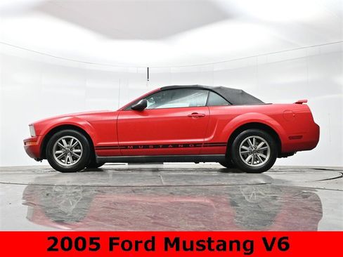 Used 2005 Ford Mustang Convertible image 12