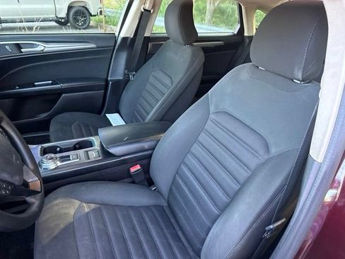 Used 2017 Ford Fusion SE FWD image 9