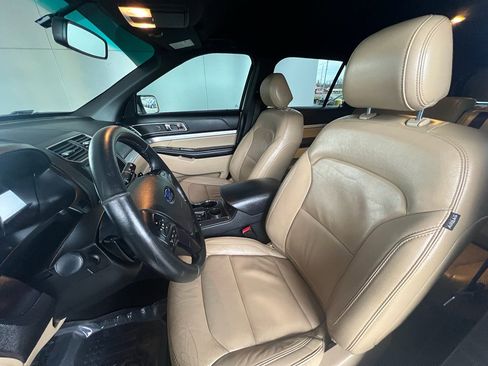 Used 2017 Ford Explorer XLT w/ Equipment Group 202A image 12