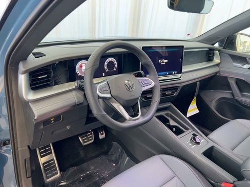 New 2026 Volkswagen Tiguan SE R-Line FWD image 4