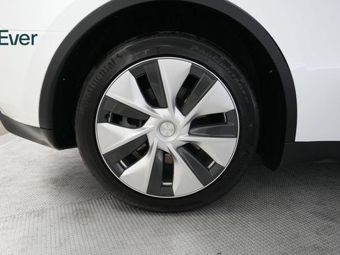 Used 2023 Tesla Model Y Long Range AWD/4WD image 22