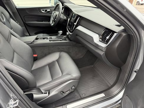 Used 2020 Volvo XC60 T5 Momentum image 28