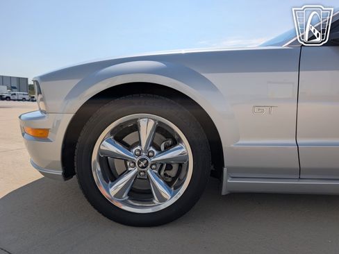 Used 2005 Ford Mustang GT image 26