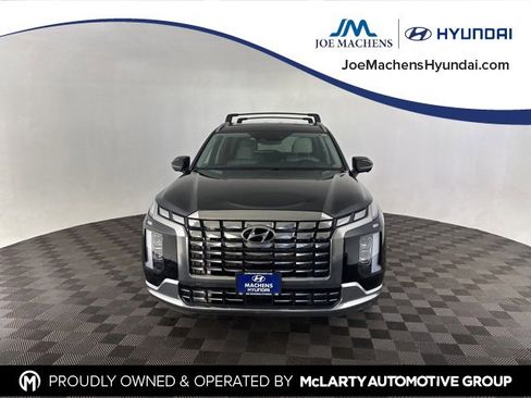 Used 2023 Hyundai Palisade Calligraphy image 2