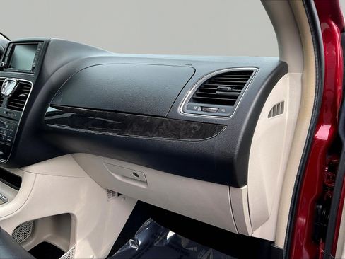 Used 2013 Chrysler Town & Country Touring-L w/ Premium Group FWD image 26