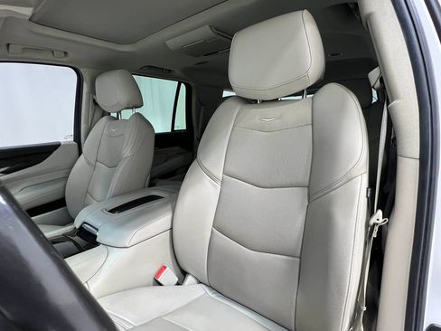 Used 2018 Cadillac Escalade Premium Luxury AWD/4WD image 15