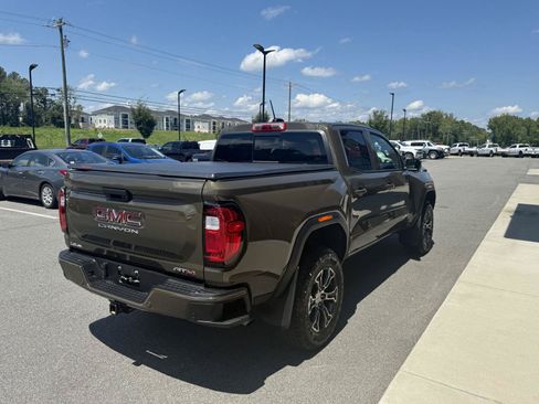 Used 2025 GMC Canyon AT4 AWD/4WD image 32
