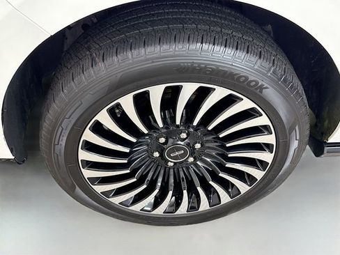 Used 2020 Lincoln Navigator L Black Label w/ Cargo Convenience Package image 34