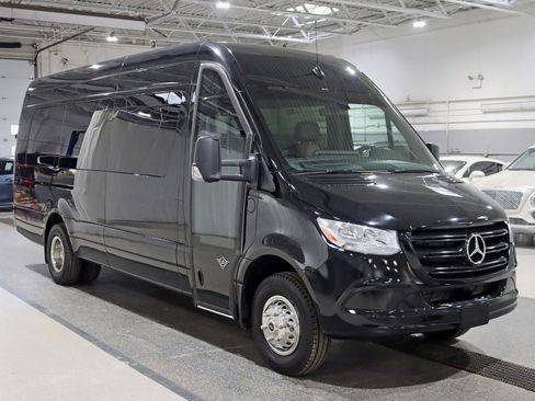 Used 2023 Mercedes-Benz Sprinter 3500 image 10