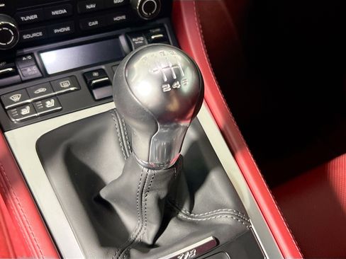 Used 2024 Porsche 718 Boxster RWD image 24