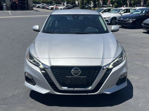 Used 2022 Nissan Altima 2.5 SV FWD image 3