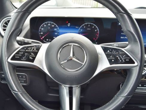 Used 2025 Mercedes-Benz GLA 250 image 23