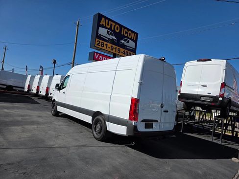 Used 2025 Mercedes-Benz Sprinter 2500 image 2