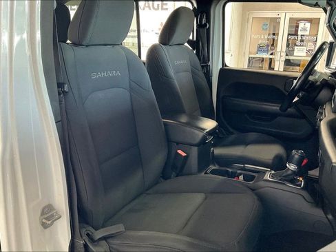 Used 2020 Jeep Wrangler Unlimited Sahara AWD/4WD image 21