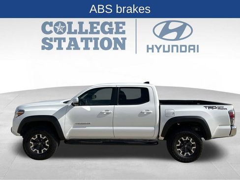 Used 2023 Toyota Tacoma TRD Off-Road image 9