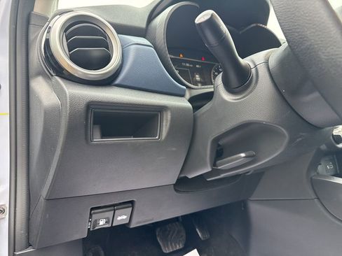 Used 2025 Nissan Versa SV image 12