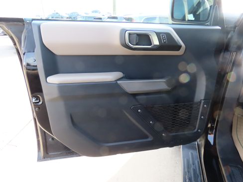 Used 2023 Ford Bronco Wildtrak image 25