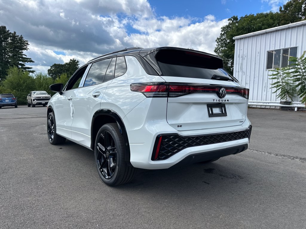 New 2026 Volkswagen Tiguan SE R-Line AWD/4WD image 2