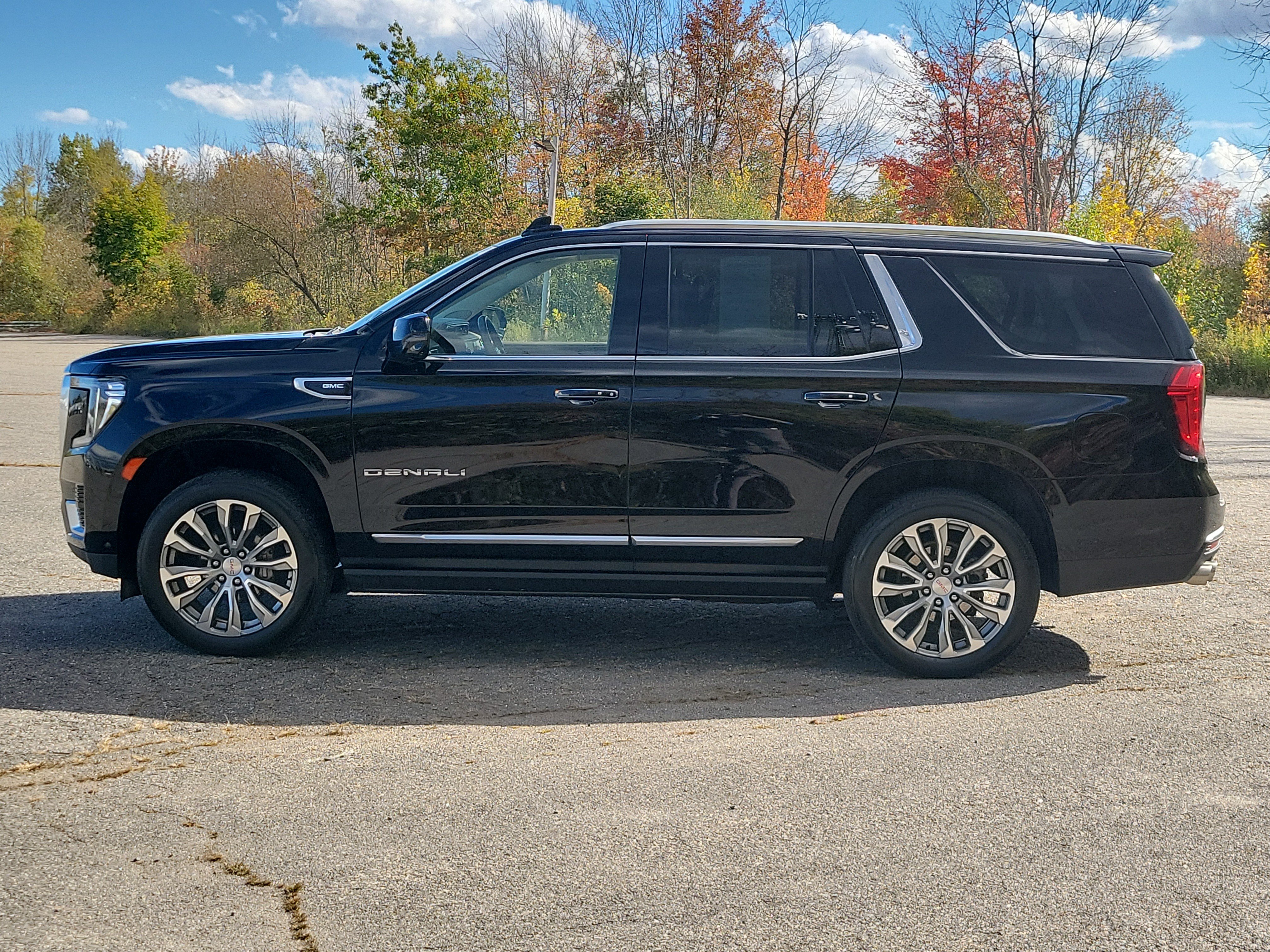 Used 2023 GMC Yukon Denali AWD/4WD image 8
